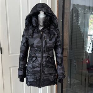 SAM SAM. New York Women's down grey Camouflage Hooded Jacket Coat Medium